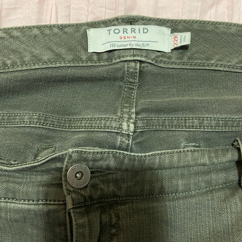 Torrid boyfriend distressed denim size 22R